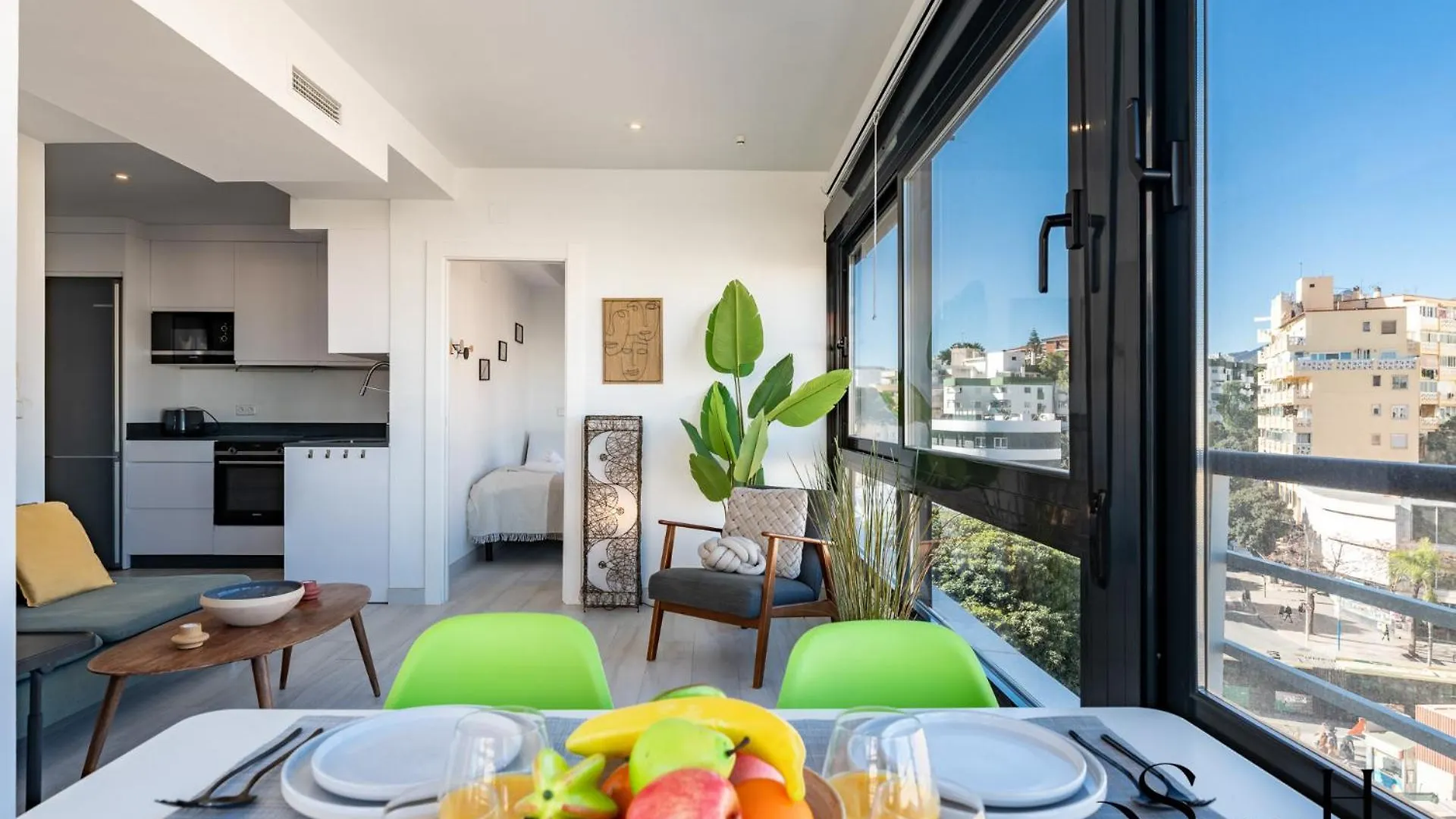 Exquisite Central 2 Bedroom Apt, Pool, Views Torremolinos Appartement
