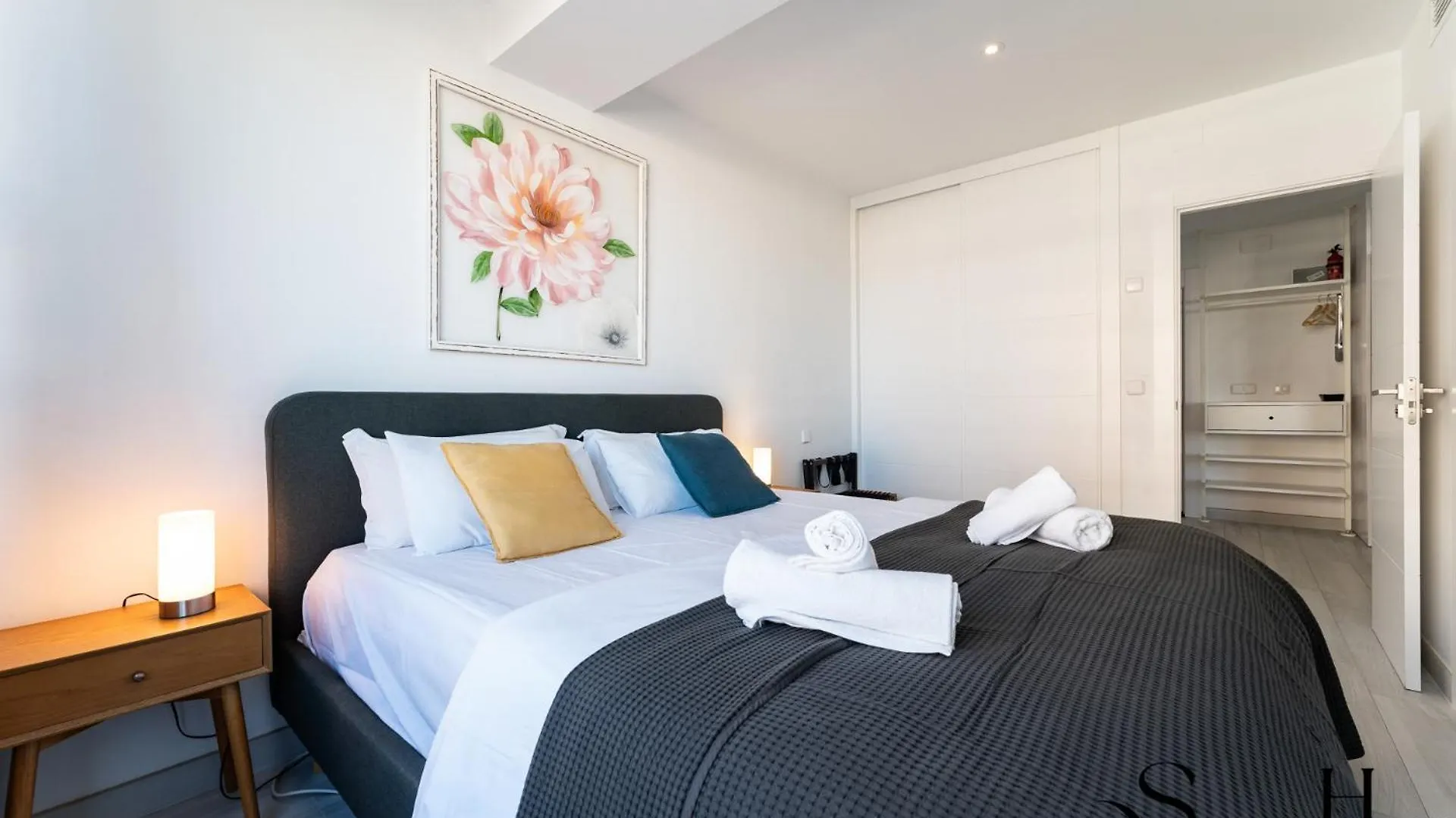 Exquisite Central 2 Bedroom Apt, Pool, Views Torremolinos Spanien