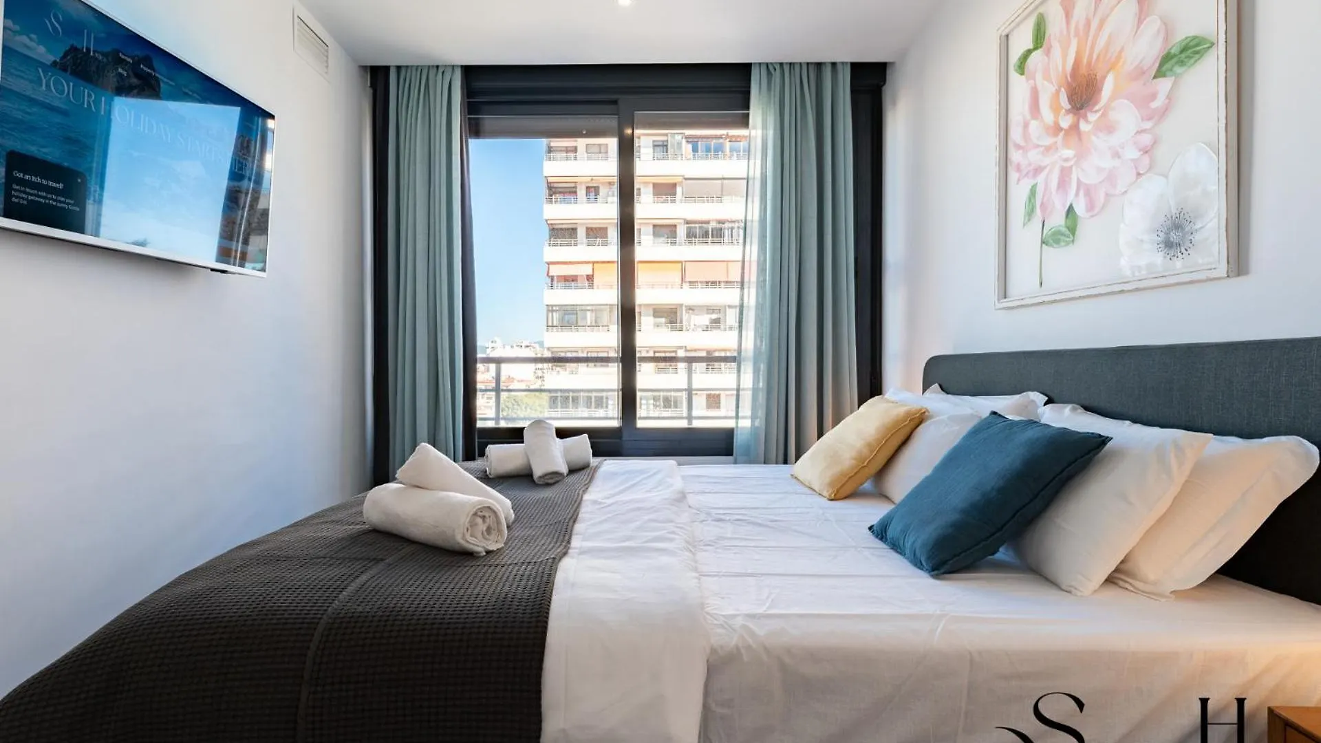 Exquisite Central 2 Bedroom Apt, Pool, Views Torremolinos